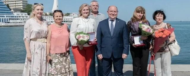 Губернатор Севастополя в День города наградил жителей за особые заслуги