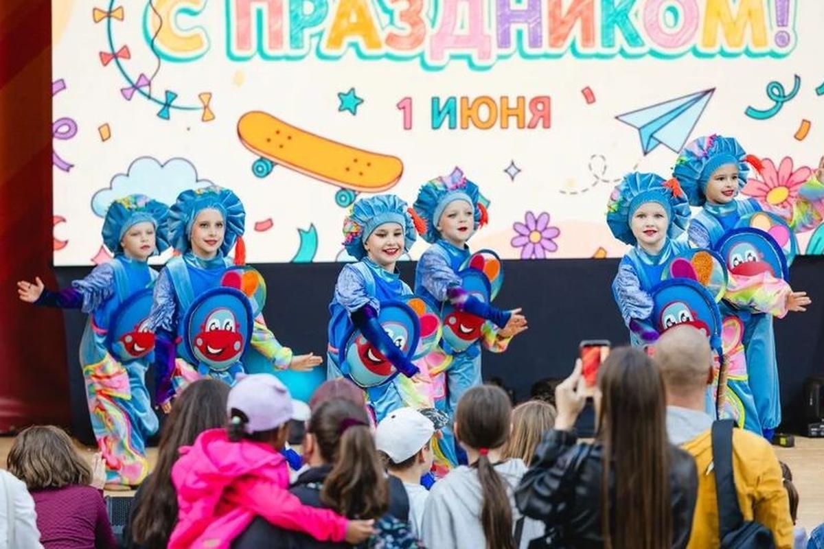 Брелоки, пожарные машины и брейк-данс: как 150 тысяч детей отметили 1 июня в парках Подмосковья