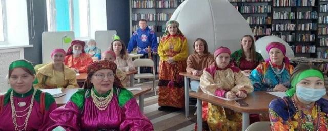 Жители ЯНАО написали этнодиктант на языках коренных народов