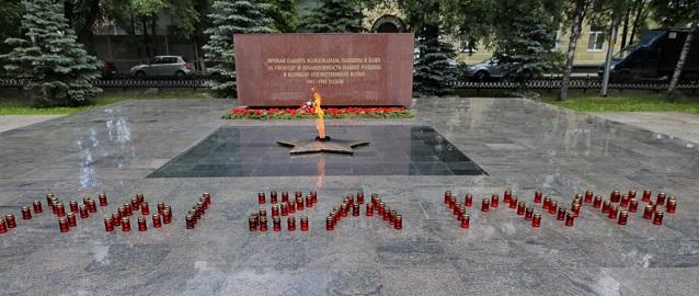 В Вологде прошло торжественное возложение цветов в честь Дня памяти и скорби