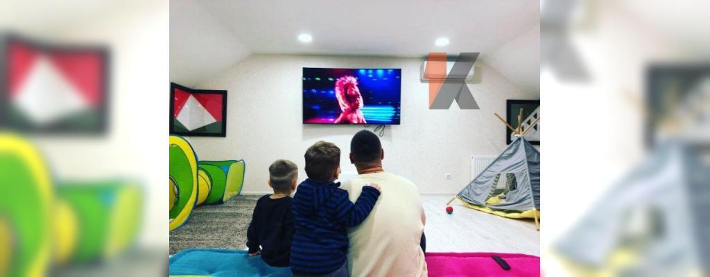 32-летний певец Монатик опубликовал редкие фото с сыновьями