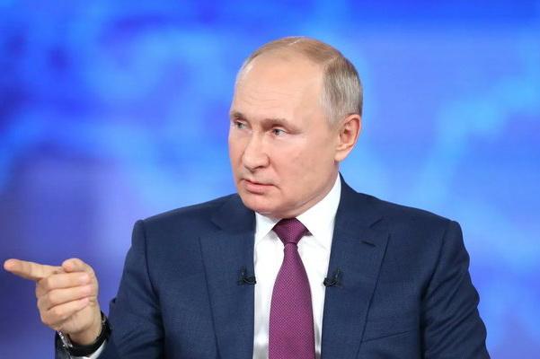Путин призвал спецслужбы наказывать предателей «без срока давности»