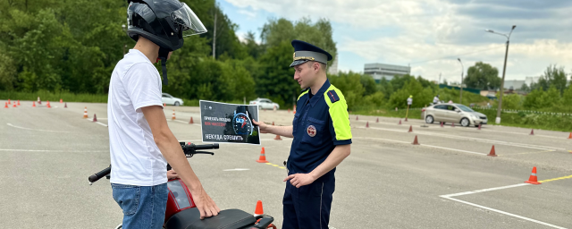 Красногорские госавтоинспекторы провели акцию «Некуда спешить» в автошколах