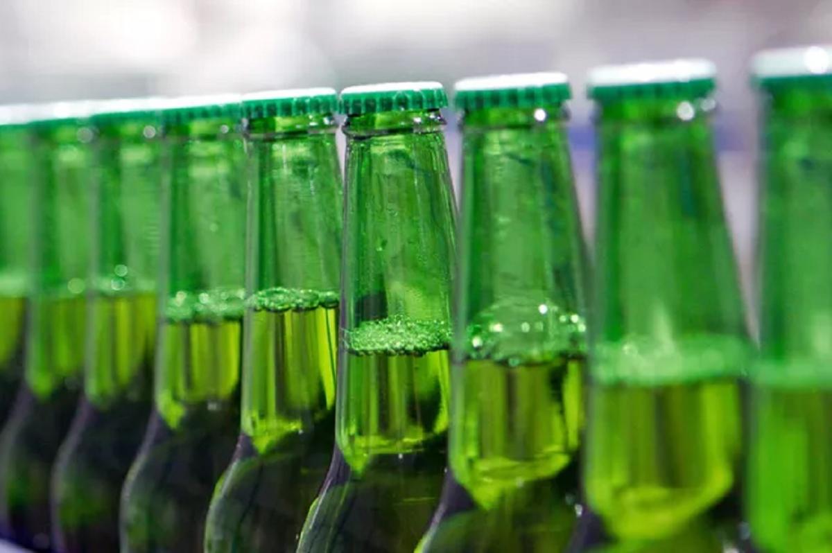 Гастроэнтеролог объяснила причину образования «пивного живота»