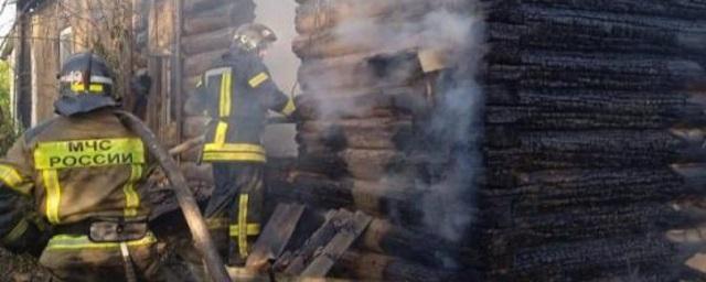 В Ростовской области погибли мать и двое детей при пожаре в частном доме