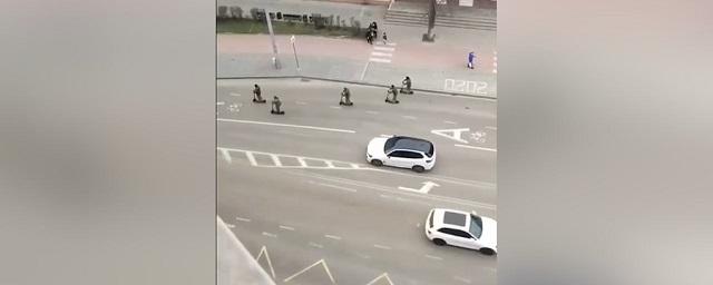 В Одессе сотрудникам военкоматов раздали электросамокаты для более эффективной раздачи повесток