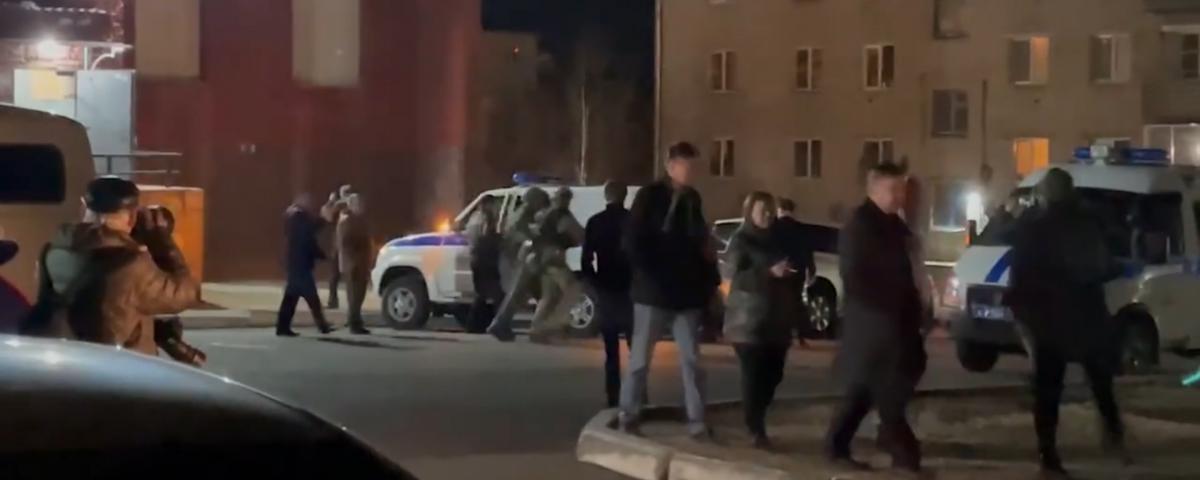 В Чите задержали взявшего в заложники ребенка вооруженного мужчину