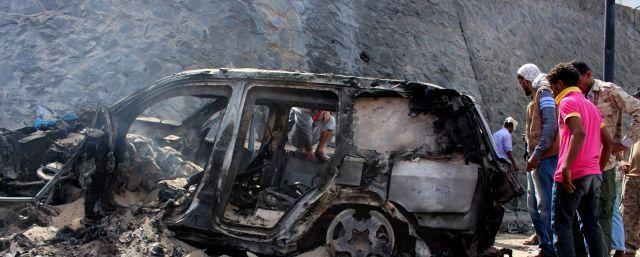 В Йемене при взрыве автомобилей у аэропорта погибли 10 человек