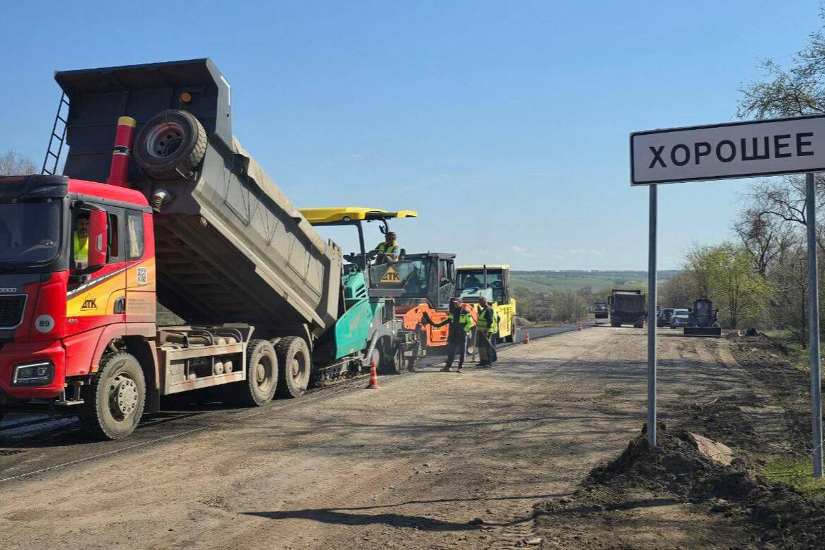 В Славяносербском районе ЛНР продолжают делать трассу в Красный Луч