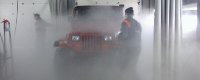 Водитель в Южно-Сахалинске чуть не утонул на автомойке