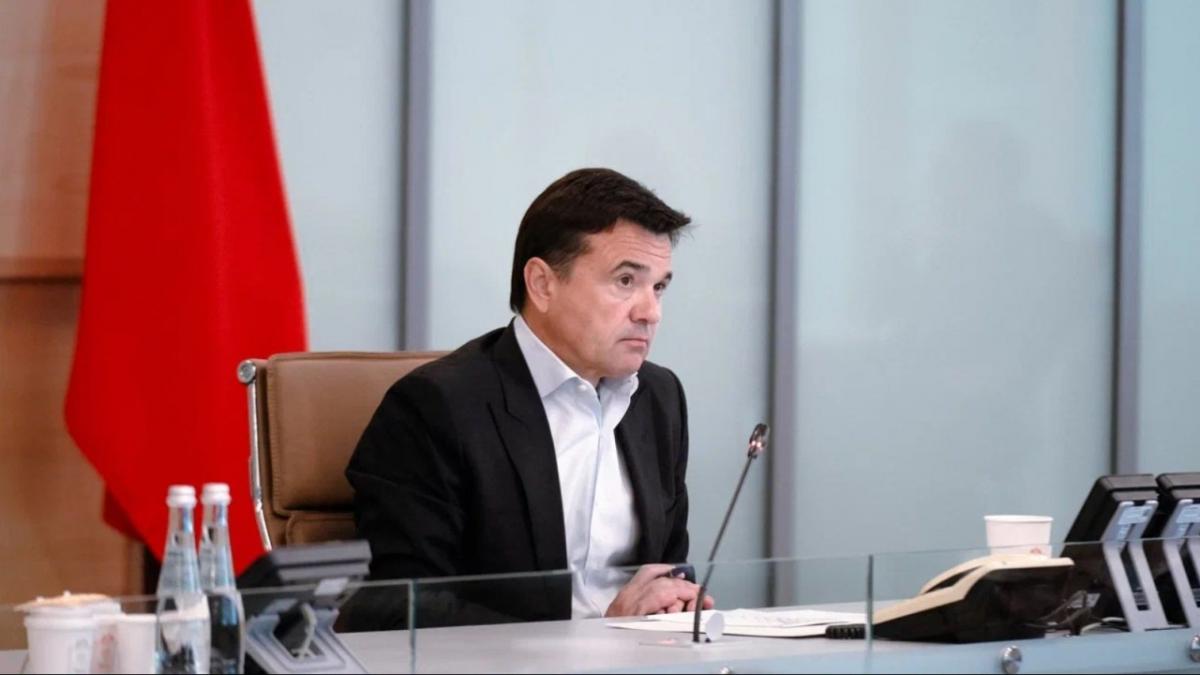 Губернатор Андрей Воробьев обсудил меры по снижению травматизма на железной дороге