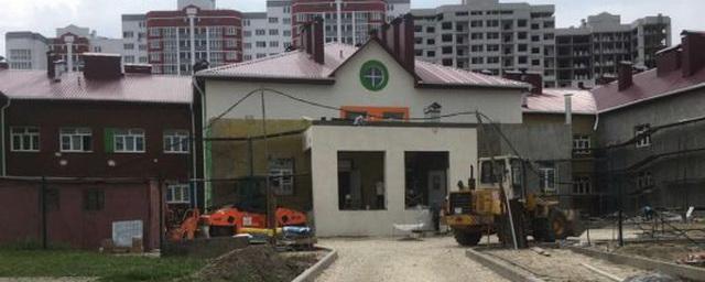 В Брянске на улице Строкина завершается строительство детского сада «Тюльпанчик»