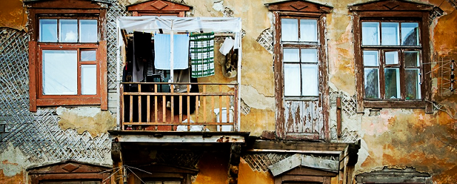 В Курской области из 64 аварийных домов расселят 1 277 человек