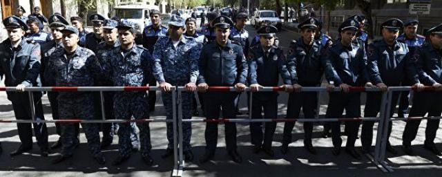 Несколько десятков оппозиционеров задержали на митинге в центре Еревана