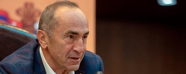 Экс-президент Армении призвал соотечественников сплотиться вокруг армии