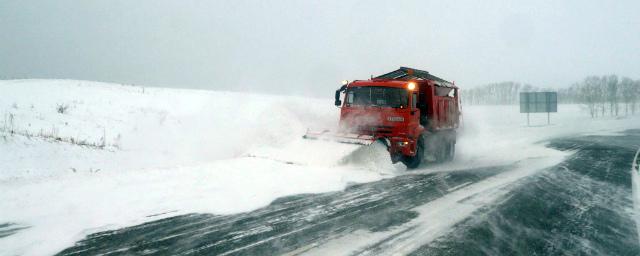 В трех районах Алтайского края из-за снегопадов ввели режим ЧС