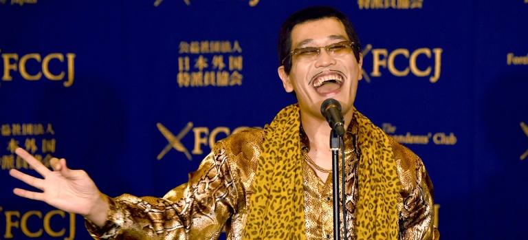 Автору песни «Pen-Pineapple-Apple-Pen» подарили годовой запас ананасов