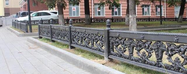 У Нацбиблиотеки Удмуртии установили восстановленную по чертежам ограду за 4,6 миллиона рублей