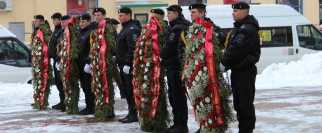 В Смоленске полицейские в свой праздник почтили память погибших коллег