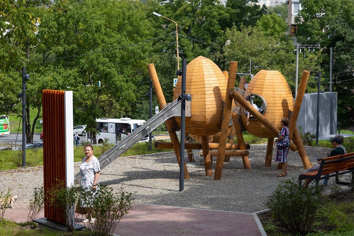 Во Владивостоке на месте пустыря появился сквер