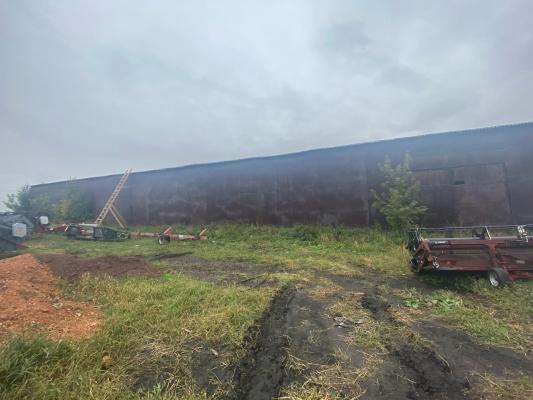 В Новосибирской области рабочий сорвался с крыши гаража и разбился насмерть