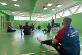 «Поддержка бойцов и ветеранов СВО — абсолютный приоритет»: Губернатор Сахалинской области Валерий Лимаренко посетил тренировку волейбольной команды ветеранов СВО