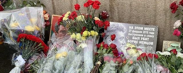 Акция памяти убитого политика Бориса Немцова началась в Москве