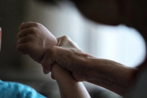 Женщину в Архангельской области обвиняют в систематическом насилии над ребенком