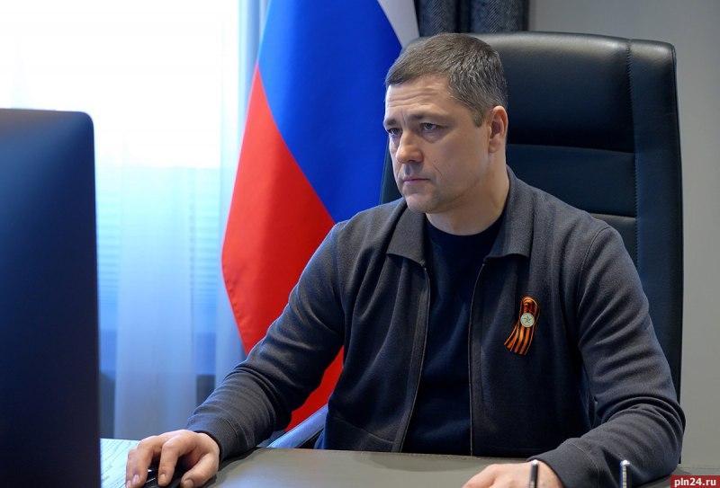 Личный подвиг семьи: псковский губернатор Ведерников влился в «Бессмертный полк онлайн» с портретом своего героя