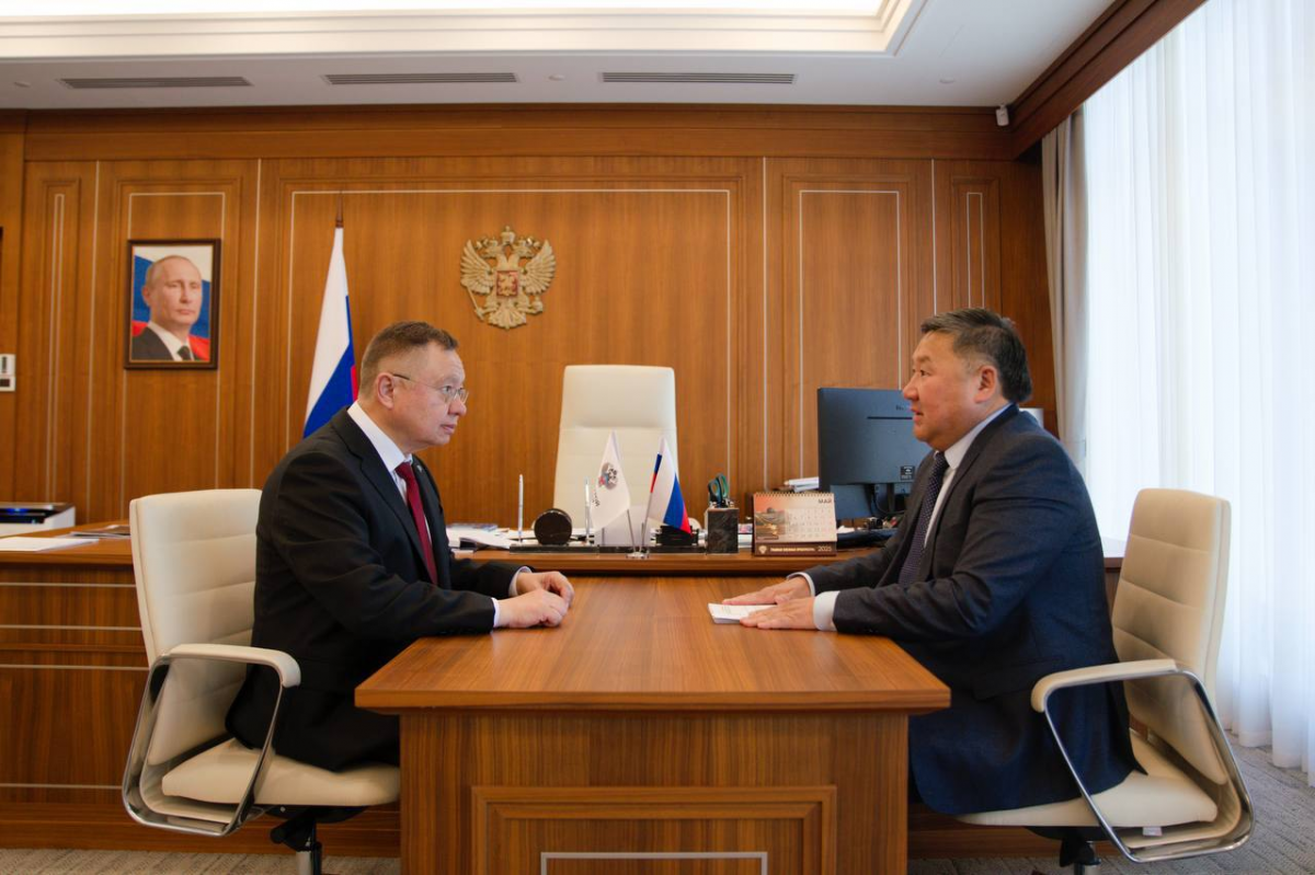 Глава Тувы Владислав Ховалыг обсудил с министром строительства Иреком Файзуллиным развитие жилищного строительства и льготную ипотеку