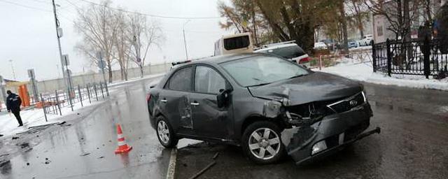 В Омске подростки угнали машину и попали в ДТП