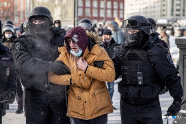 СК проверяет факт избиения новосибирца полицейским на митинге 23 января