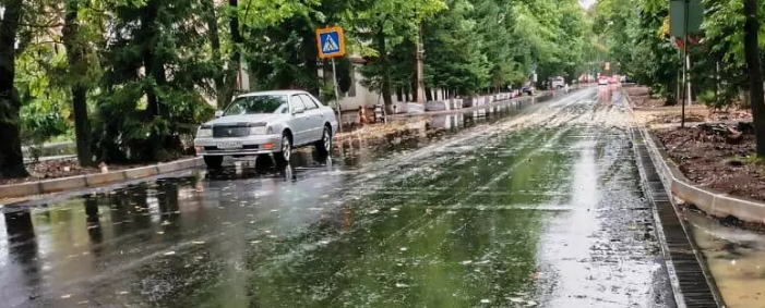 В Биробиджане приводят в порядок дорогу по улице Ленина