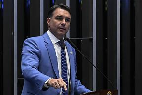 «Избранный президент» на час: Флавиу Болсонару поспешно переписал свое обращение, сбежав в США
