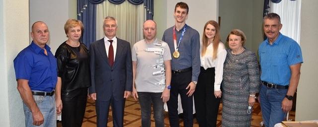 Олимпийского чемпиона Ларина наградили высшей госнаградой Карелии