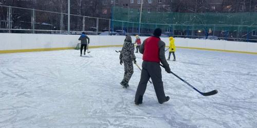 В Советском округе Омска зальют 19 хоккейных коробок