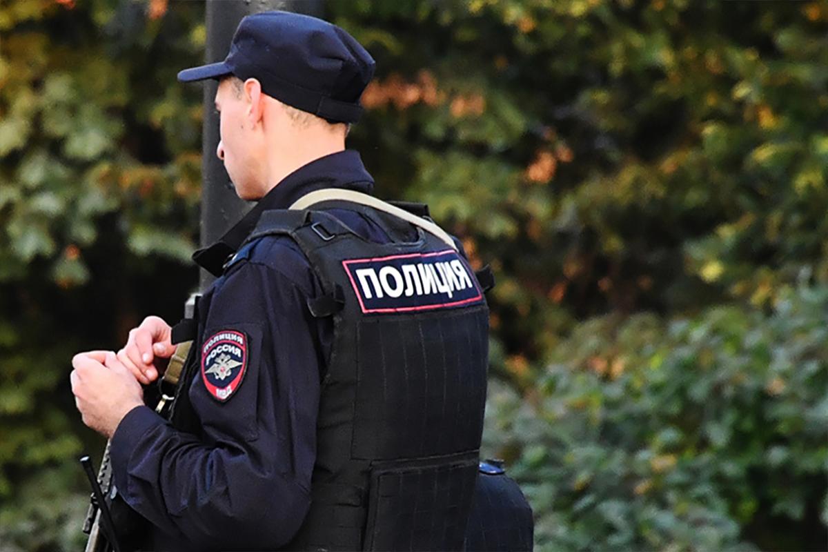 В Приморье арестованы два сотрудника полиции за получение взяток от мигрантов