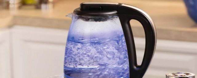 Эксперты проверили, может ли кипячённая в электрочайнике вода вызвать рак