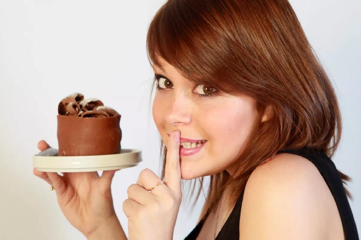 Ученые назвали сладкую диету лучшим способом для похудения