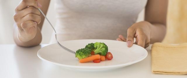 Диетолог Ермошина назвала голодание основной ошибкой при похудении