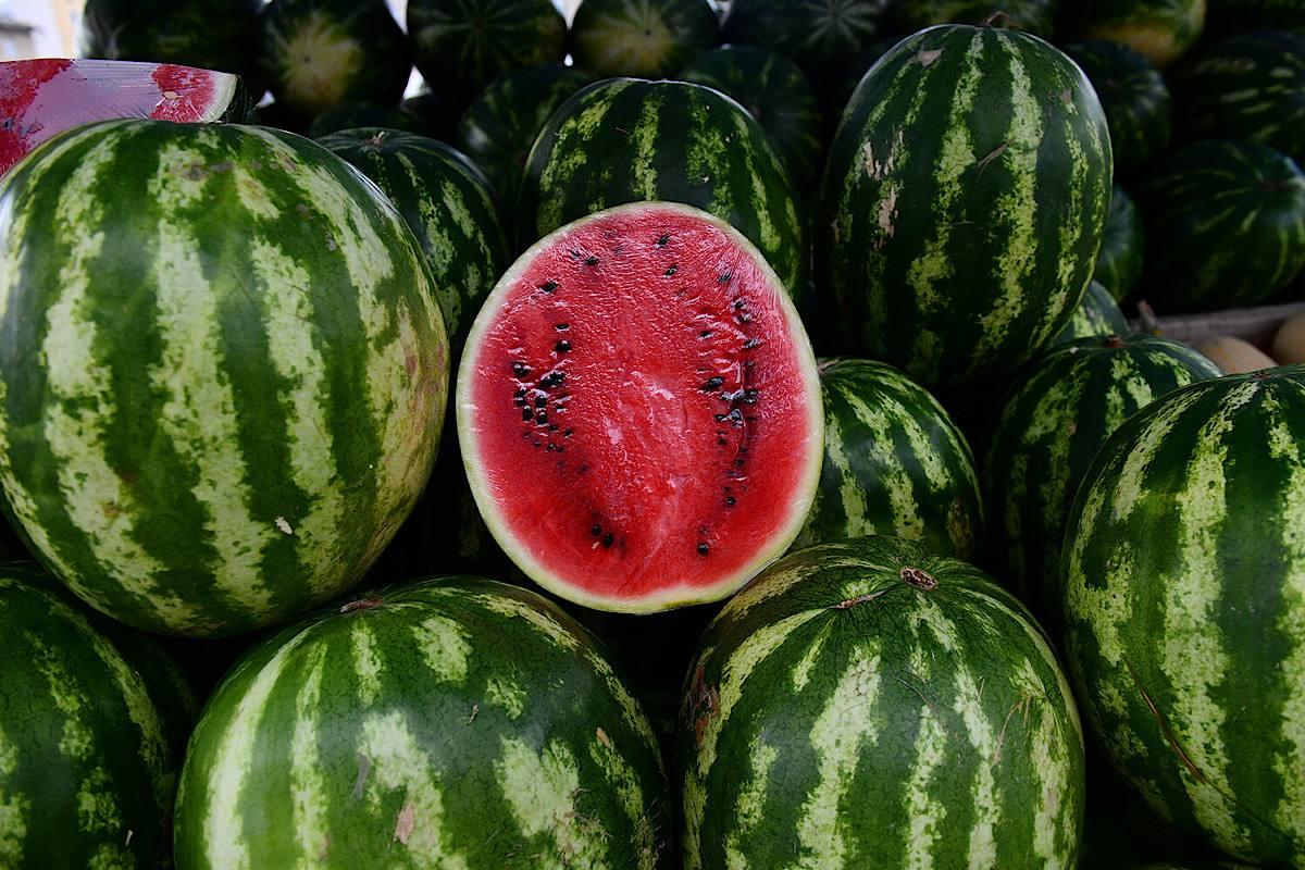 Опасность в арбузе: диетолог раскрыла риски переедания для здоровья