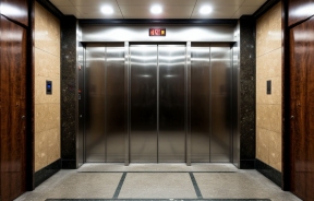 Кома и вертолет санавиации: новые детали падения лифта в ТЦ под Новосибирском