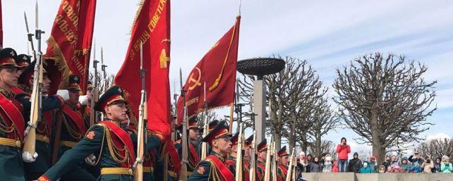 Память погибших в годы войны почтили на Пискаревском кладбище