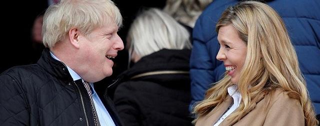 Британский премьер Борис Джонсон тайно женился на своей невесте Кэрри Саймондс