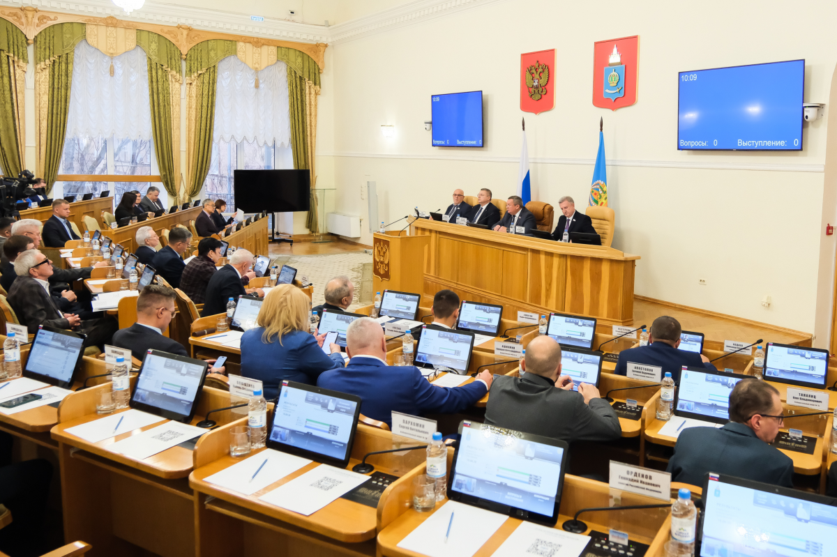 Председатель Думы Астраханской области Игорь Мартынов: Приоритетом бюджета региона на ближайшие три года является обеспечение социальных обязательств