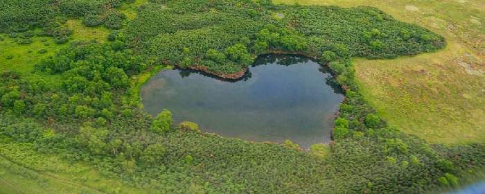 Фотограф из Новосибирска показала кадр озера в форме сердца на Камчатке