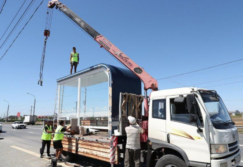 В Астрахани обновят остановки на шести улицах