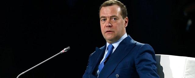 Медведев выступил за запрет публичной деятельности для иноагентов