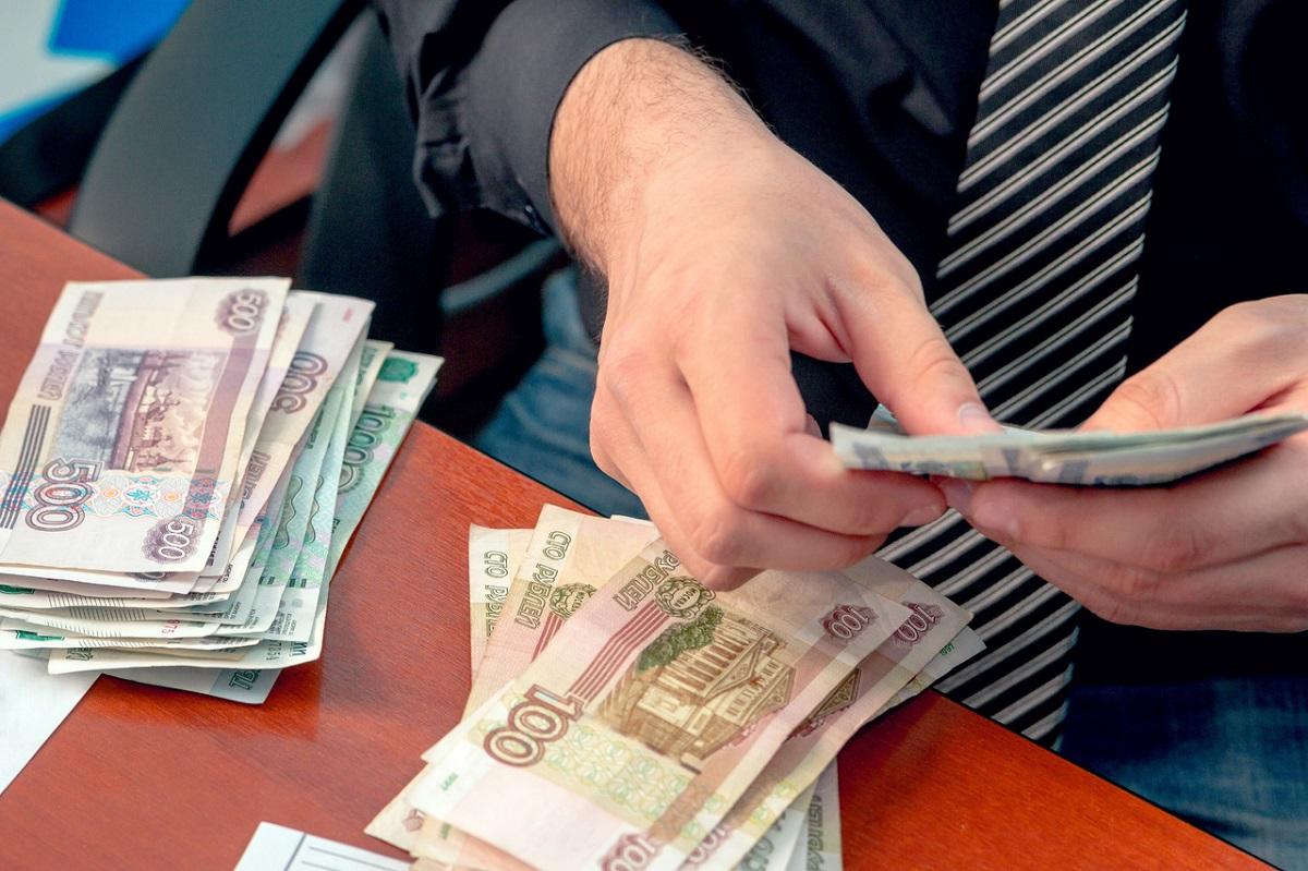 Средняя предлагаемая зарплата в России за год выросла на 10 тысяч рублей