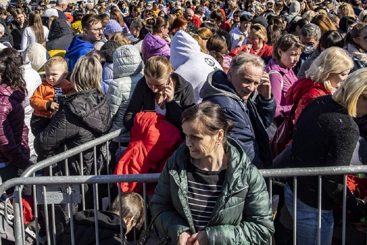 Поляки, предоставлявшие жилье беженцам из Украины, с 1 июля перестанут получать пособия